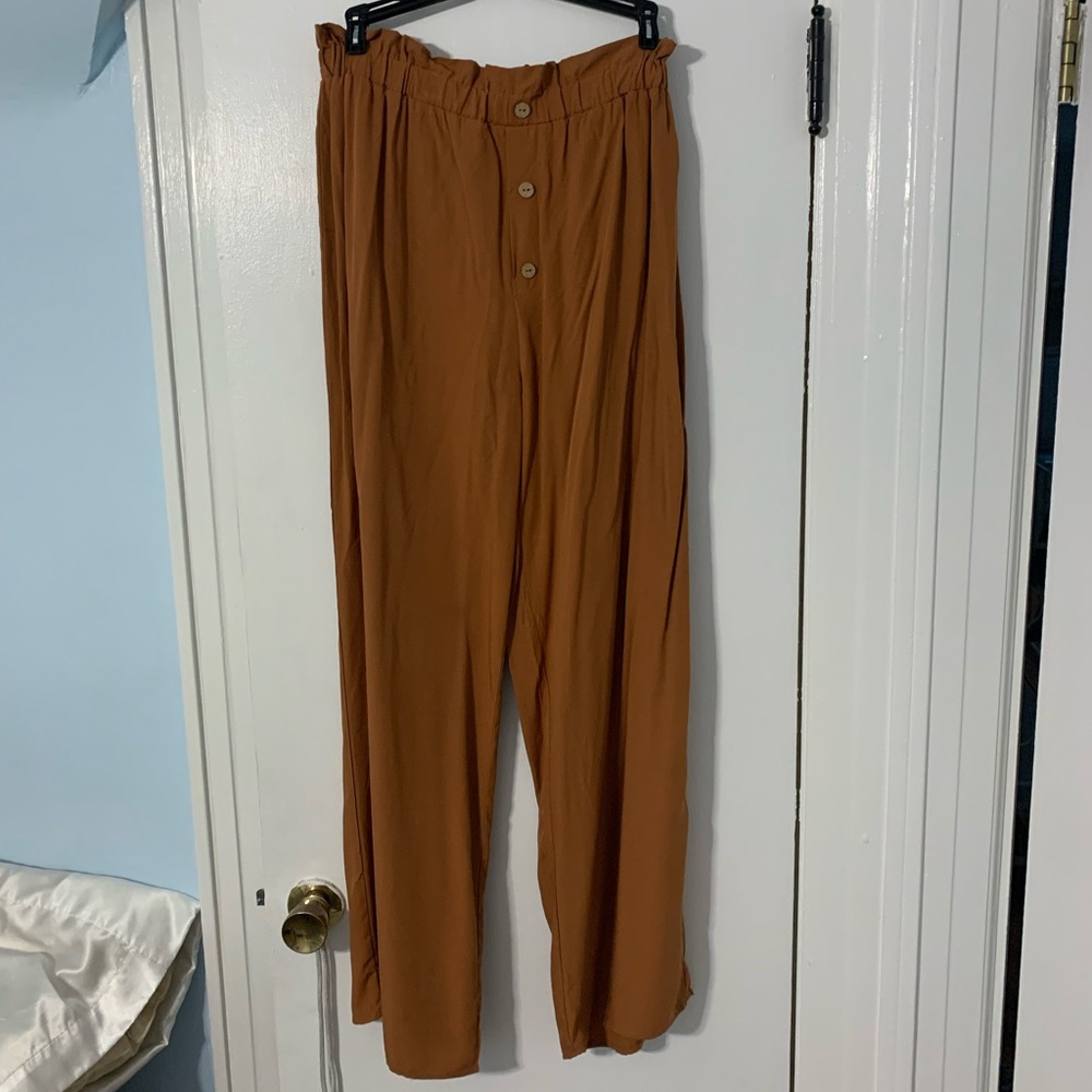 XL Flowy pants with button detailing and elastic waistband